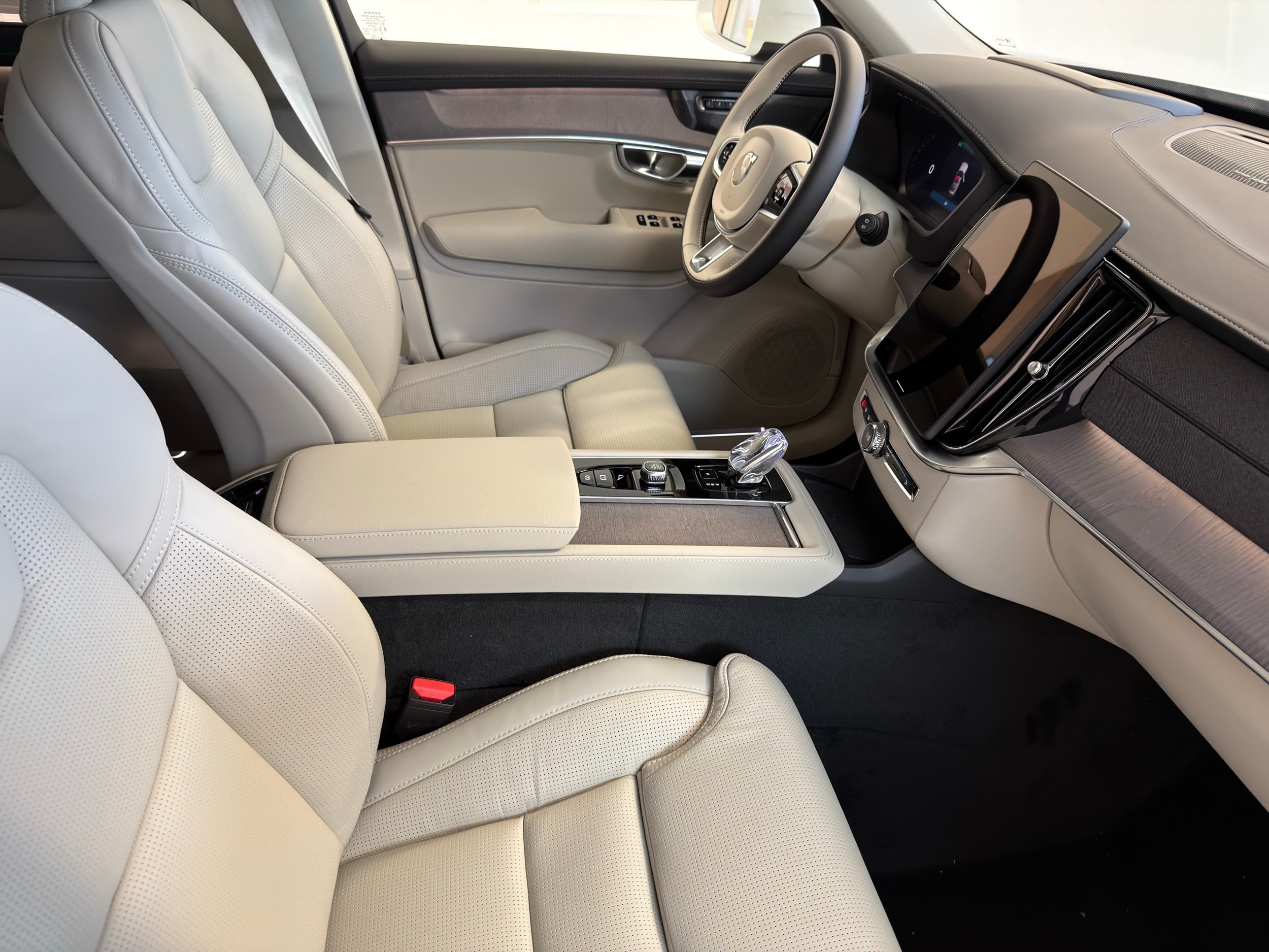 new 2026 Volvo XC90 plug-in hybrid car, priced at $85,625