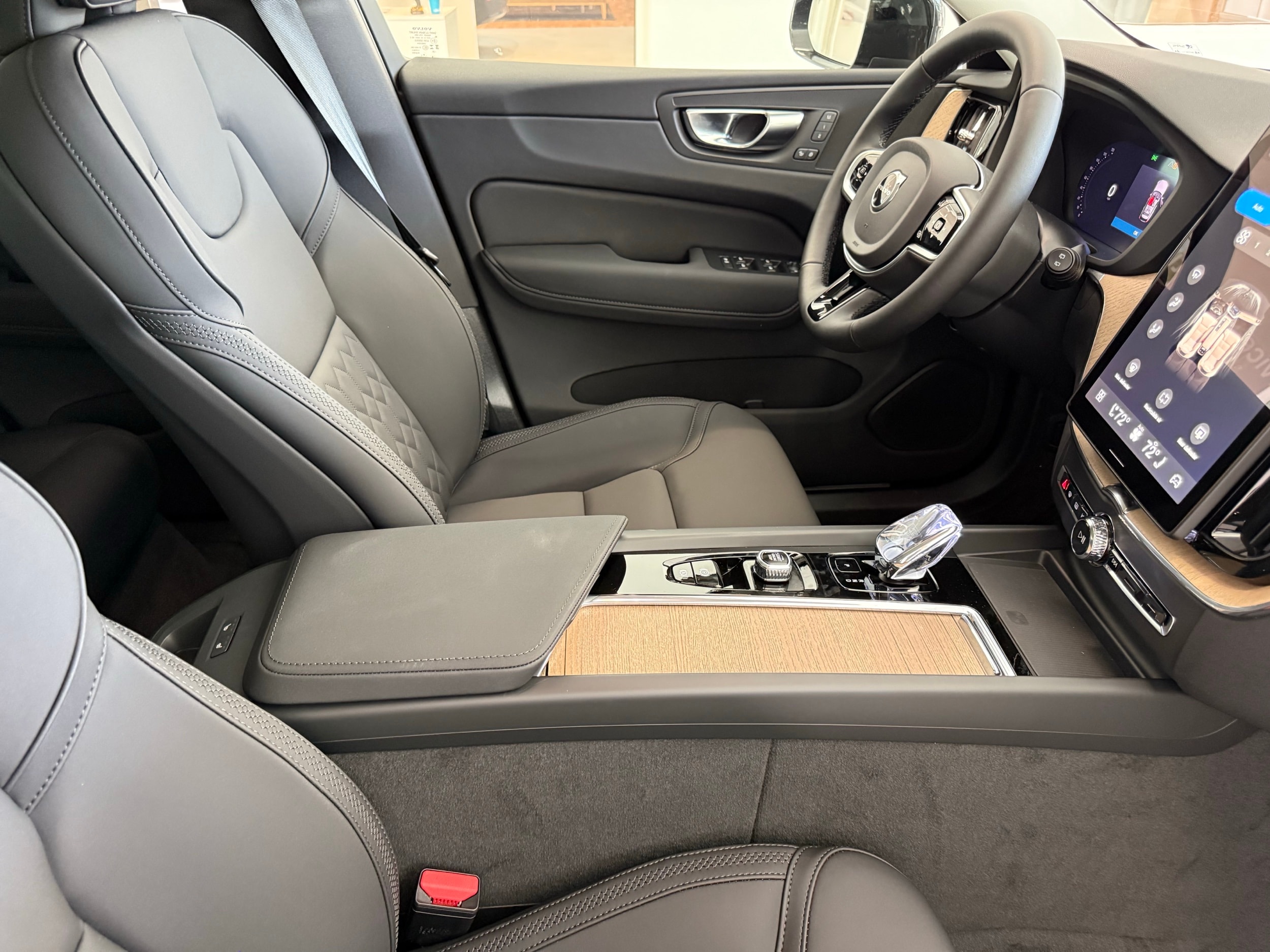 new 2026 Volvo XC60 car, priced at $57,985