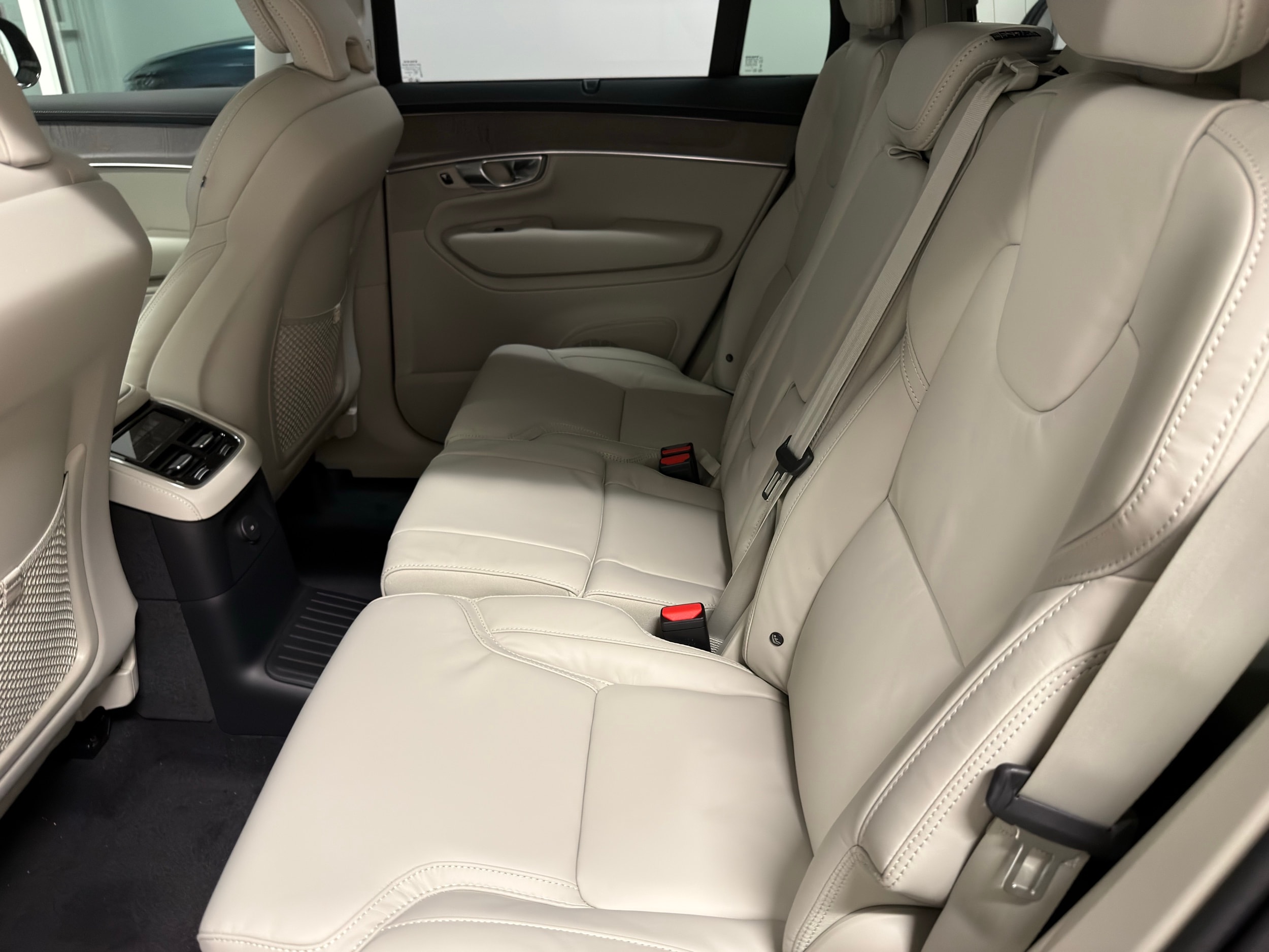 new 2026 Volvo XC90 plug-in hybrid car, priced at $86,200