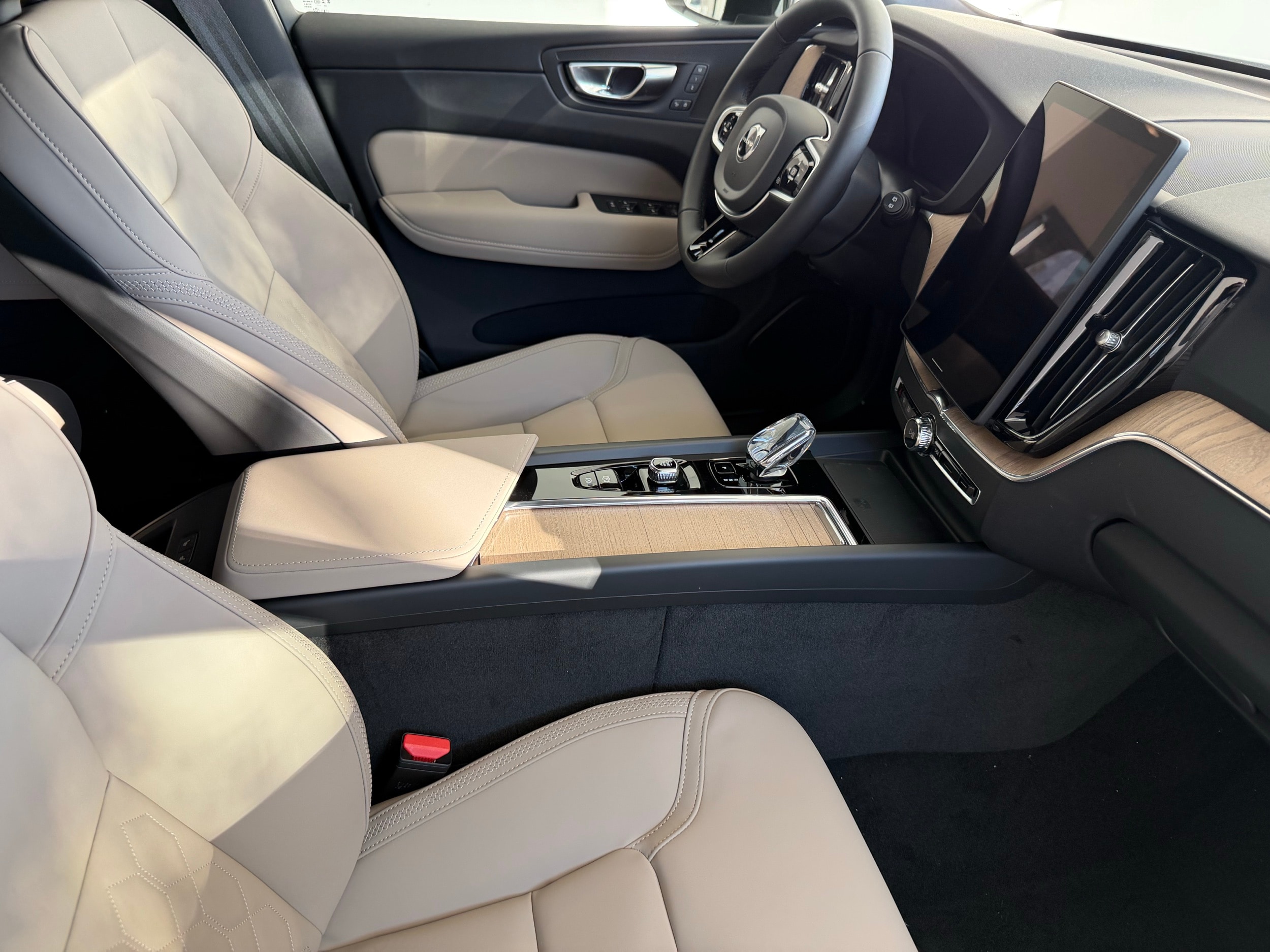 new 2026 Volvo XC60 car, priced at $57,985