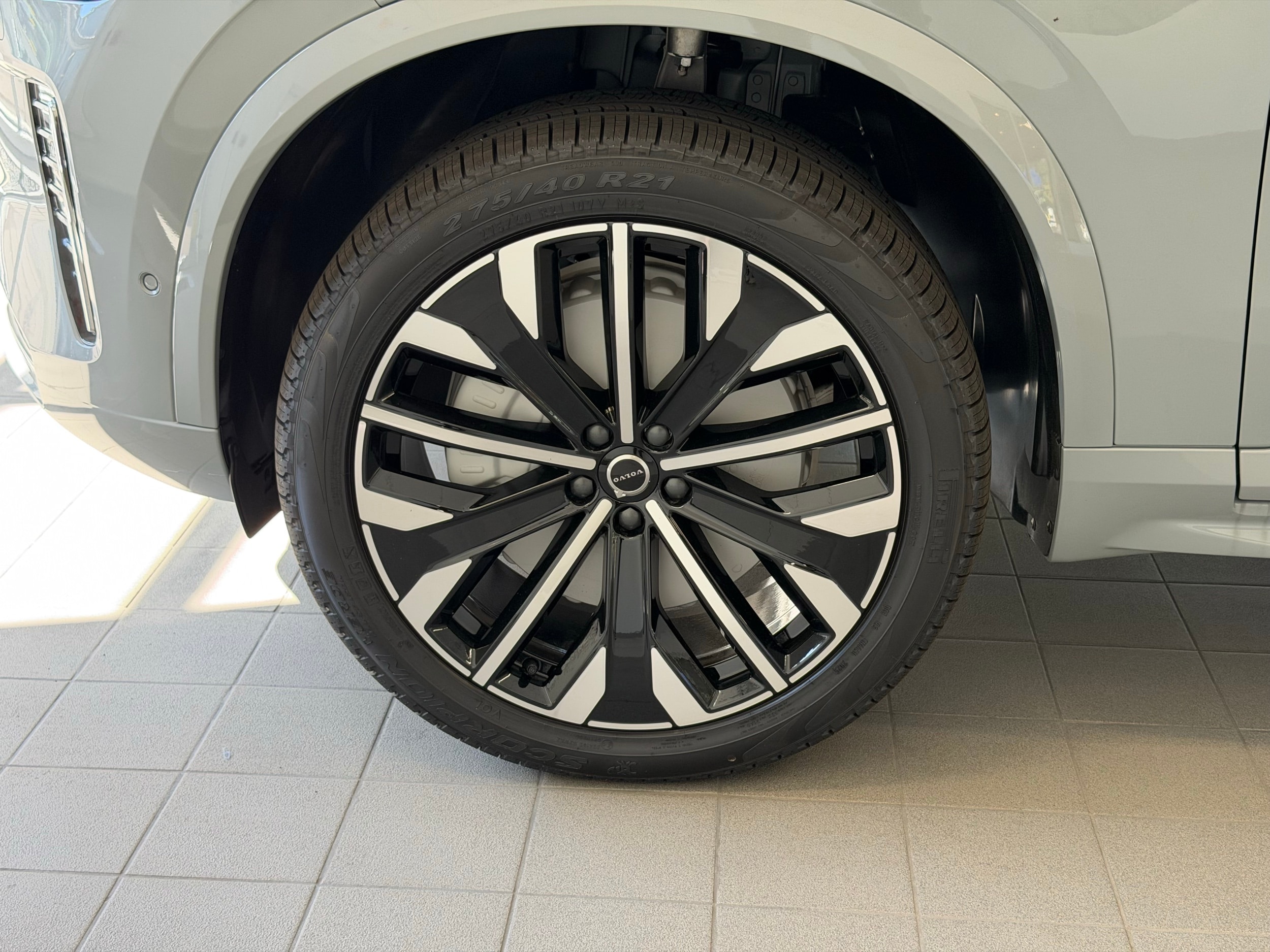 2026 Volvo XC90 Plus - Photo 8