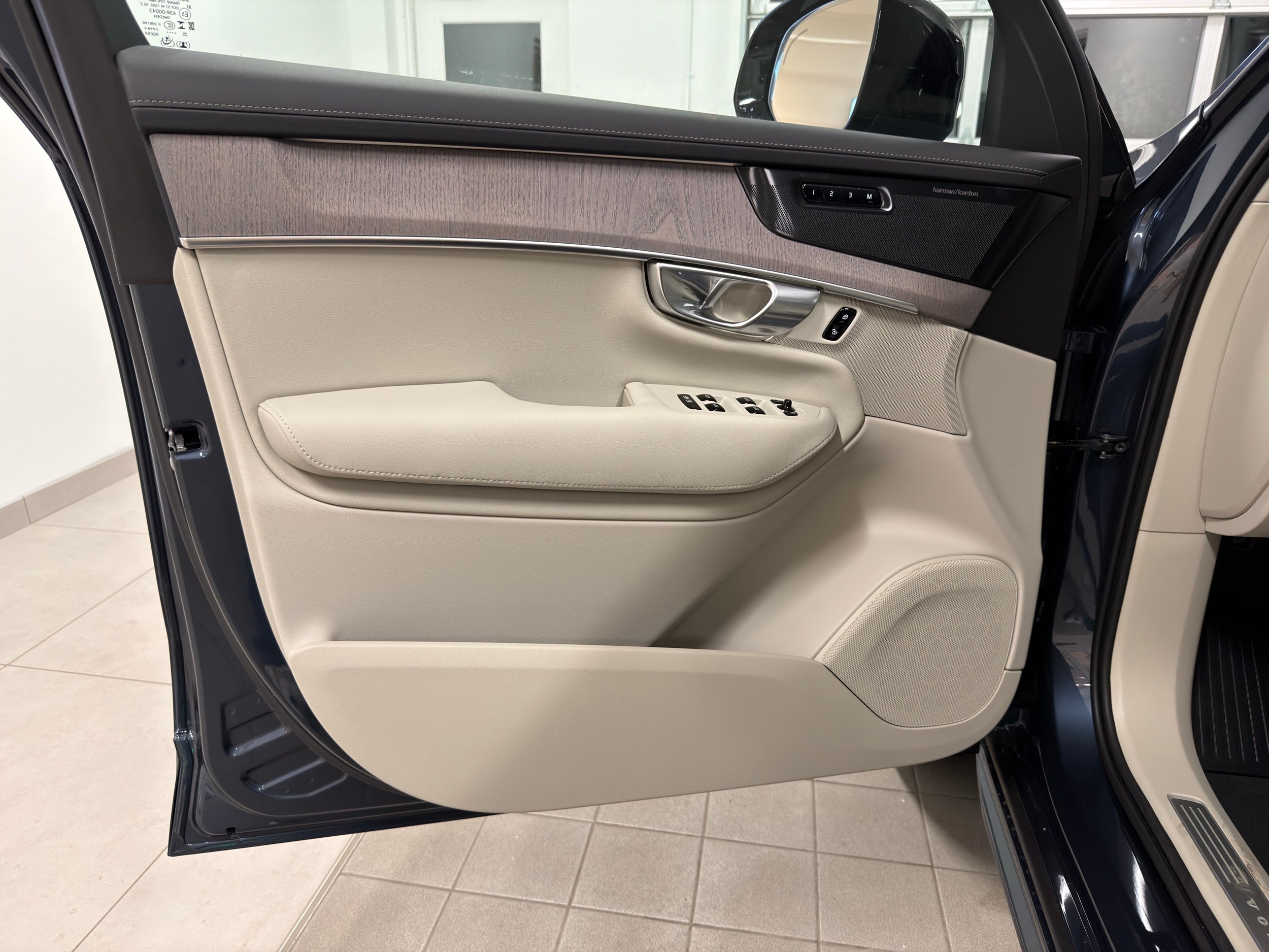 new 2026 Volvo XC90 plug-in hybrid car, priced at $86,200