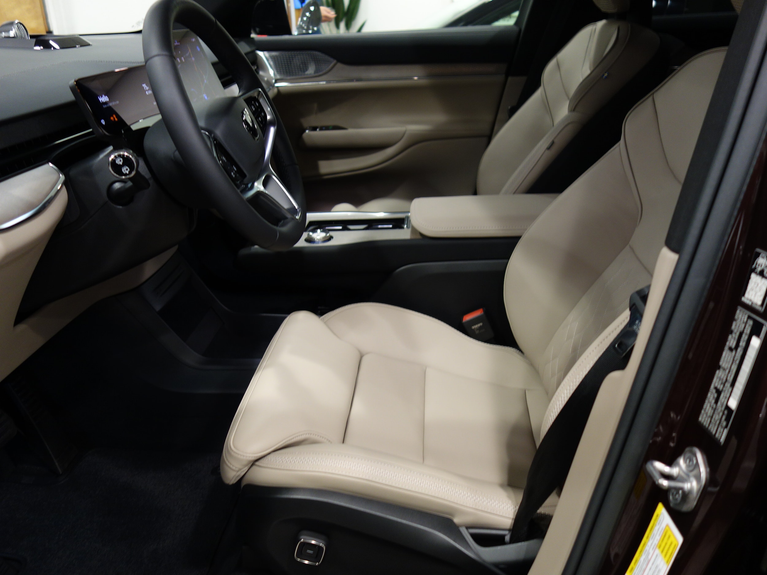 new 2025 Volvo EX90 car, priced at $90,140