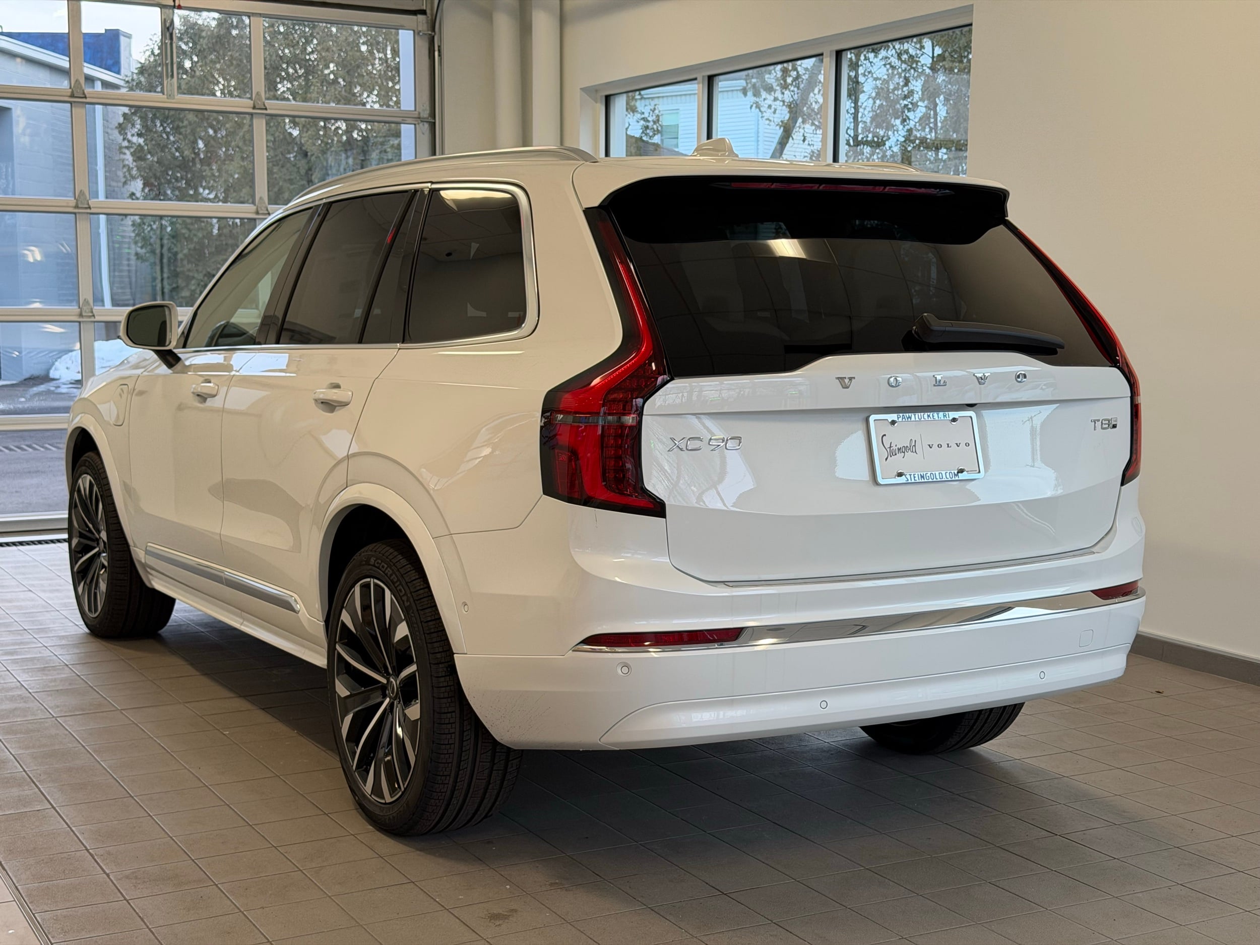 new 2026 Volvo XC90 plug-in hybrid car, priced at $85,625