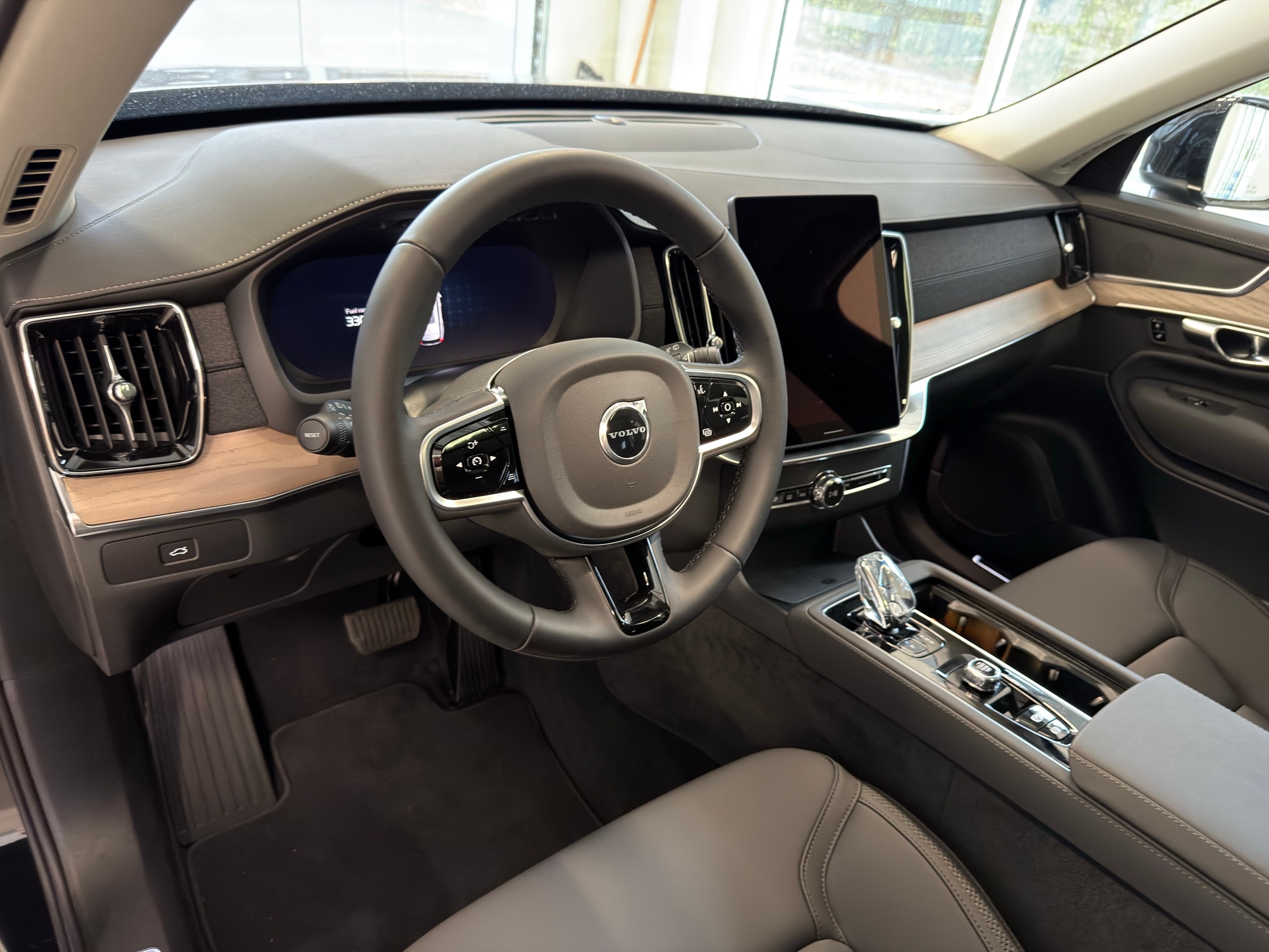 used 2025 Volvo XC90 car, priced at $57,500