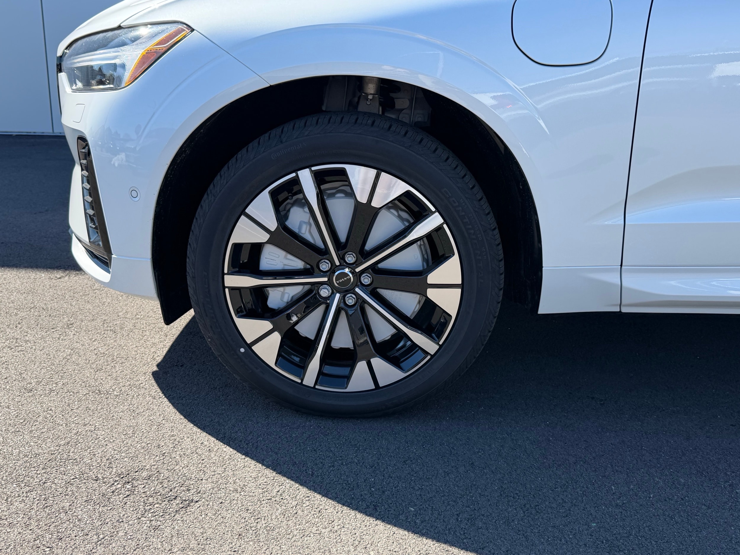 new 2026 Volvo XC60 plug-in hybrid car, priced at $69,405