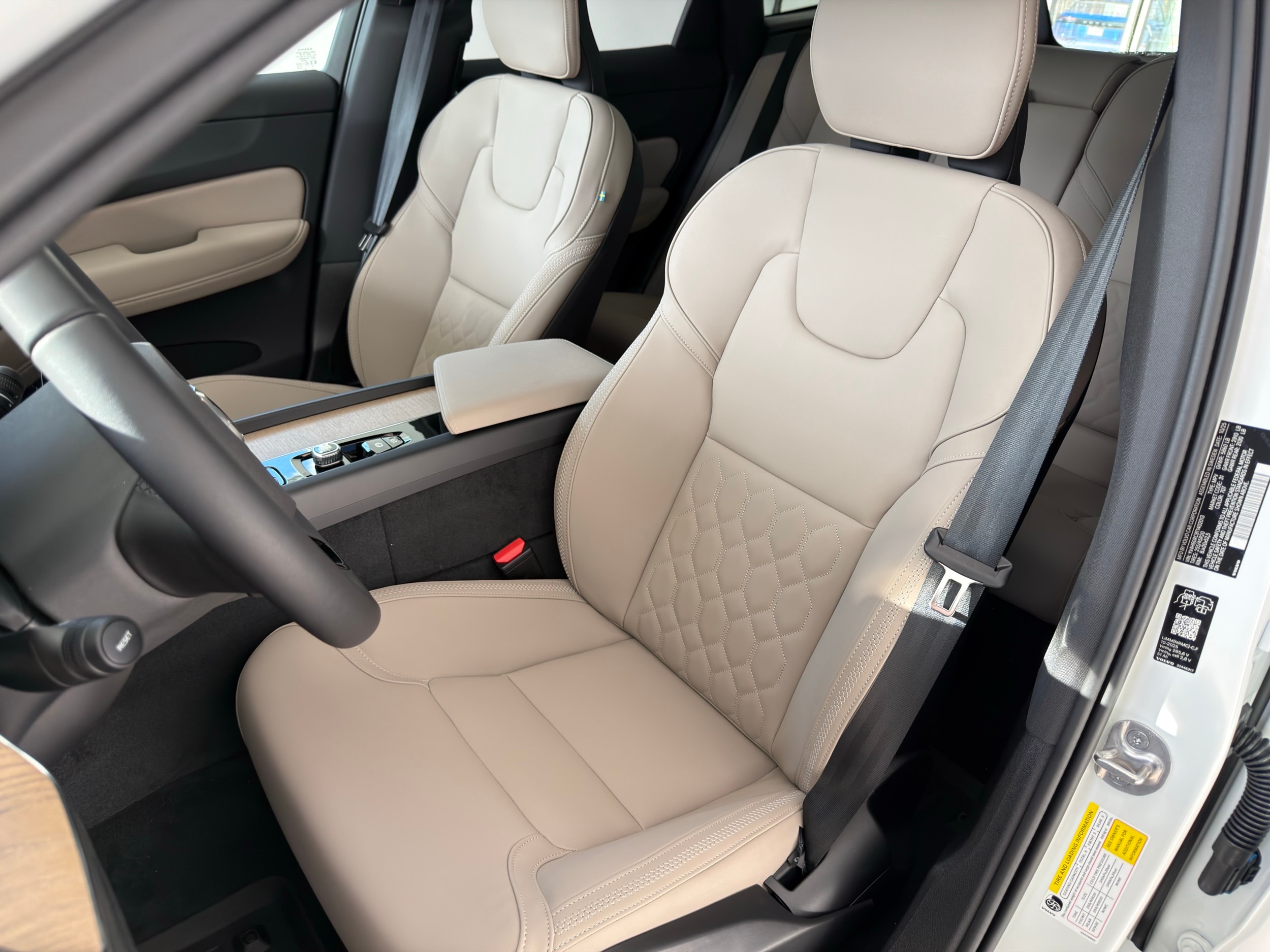 new 2026 Volvo XC60 plug-in hybrid car, priced at $69,285