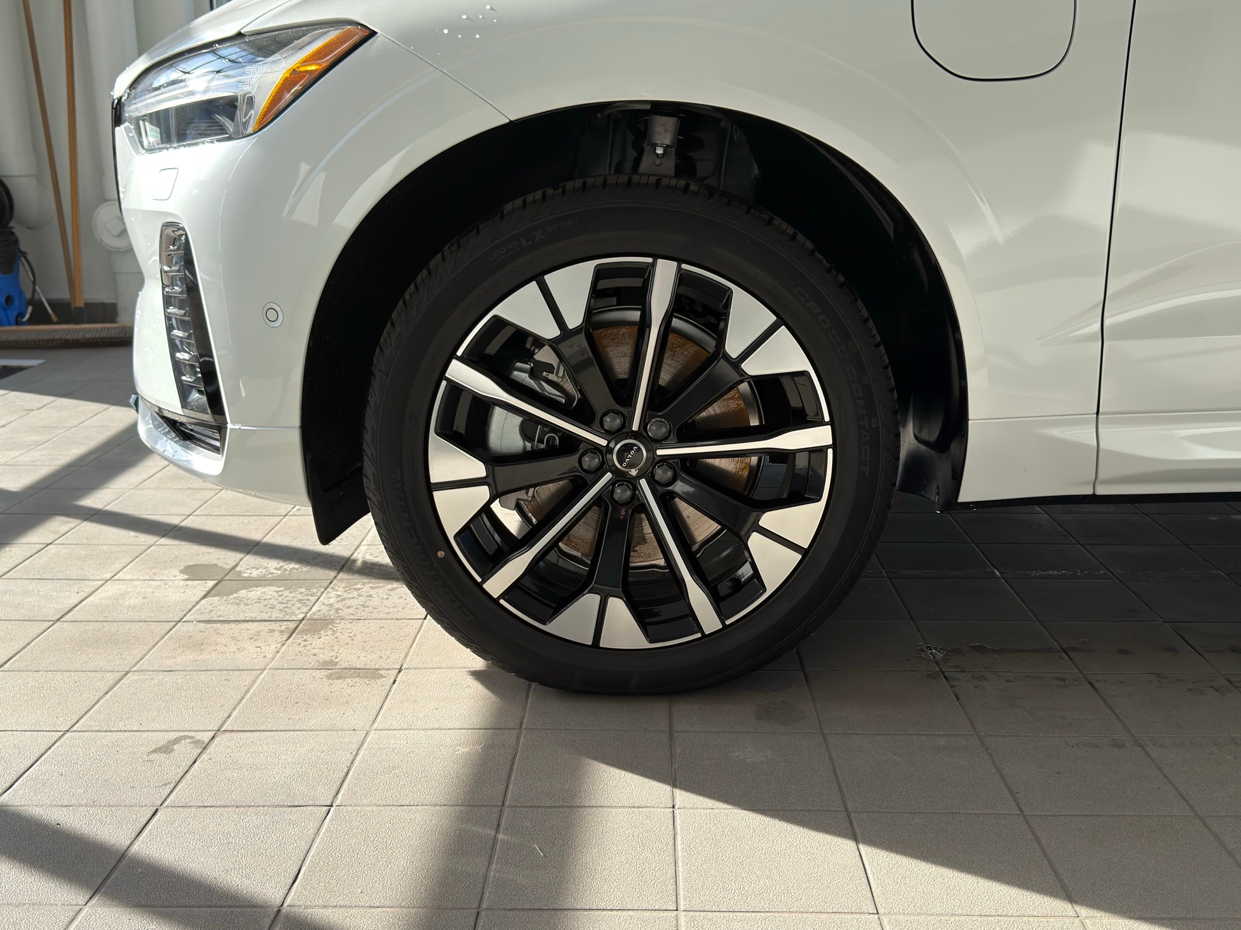 new 2026 Volvo XC60 plug-in hybrid car, priced at $69,285