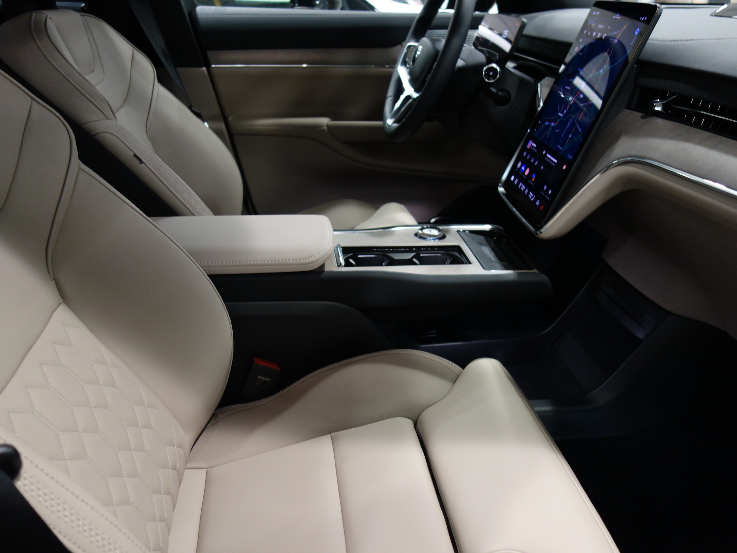 new 2025 Volvo EX90 car, priced at $90,140