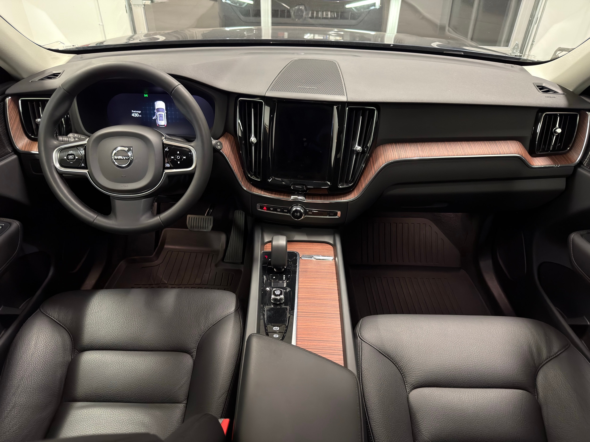 used 2023 Volvo XC60 car, priced at $39,500