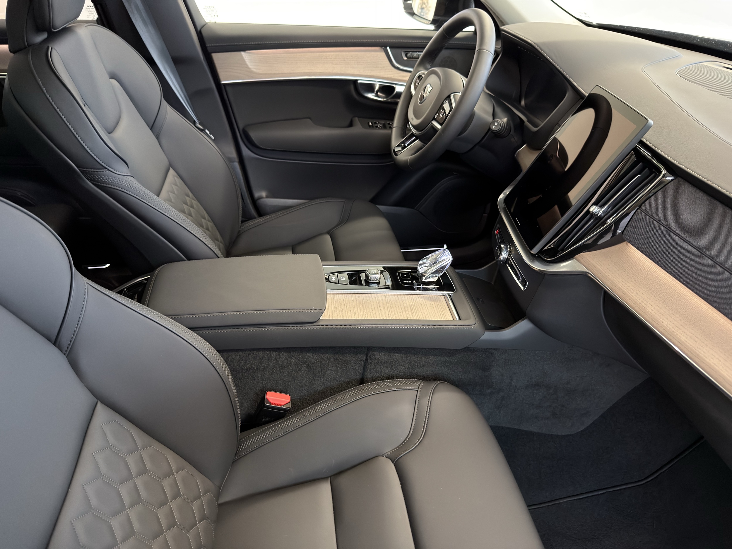 used 2025 Volvo XC90 car, priced at $57,500