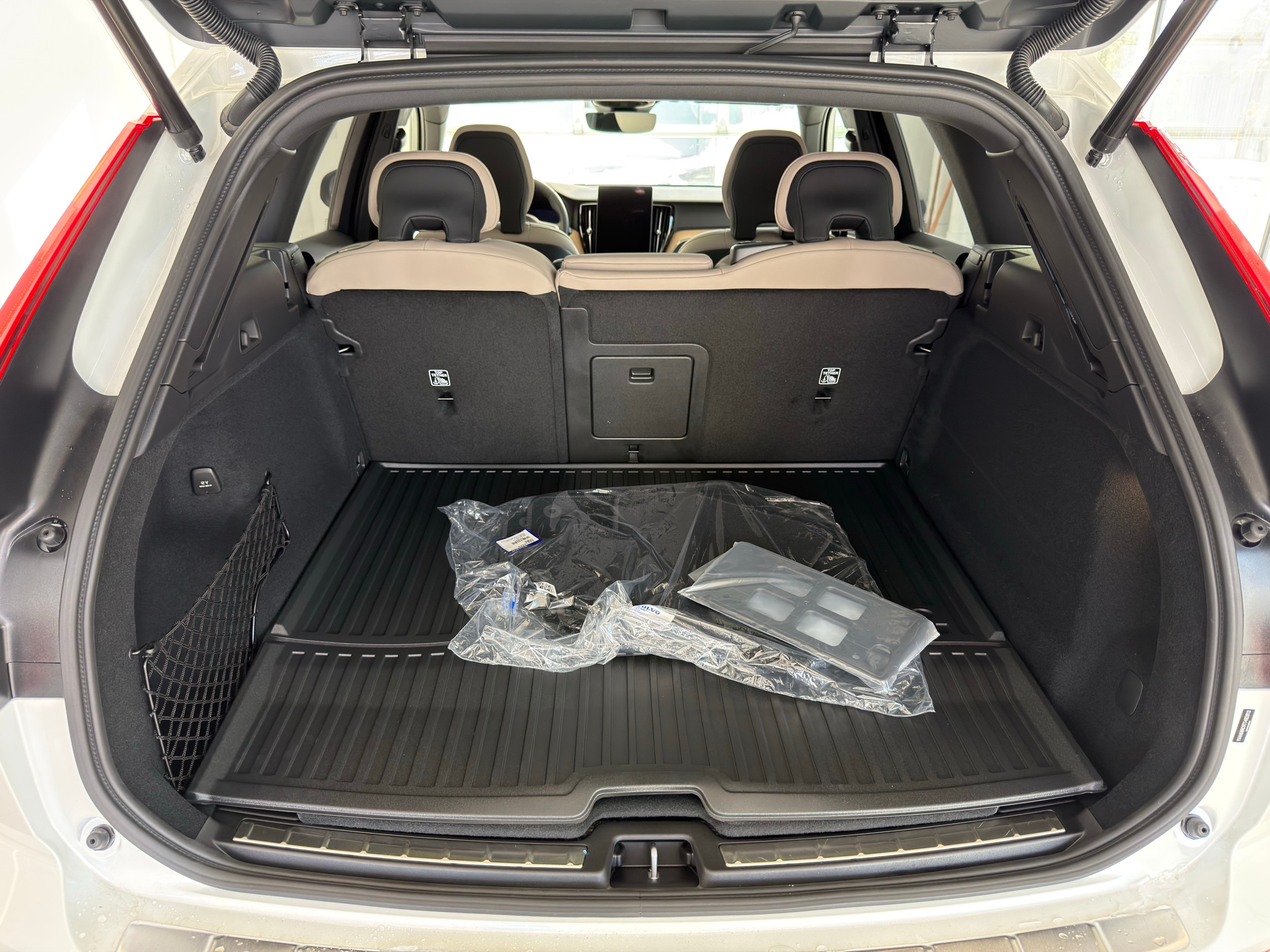 new 2026 Volvo XC60 plug-in hybrid car, priced at $69,285