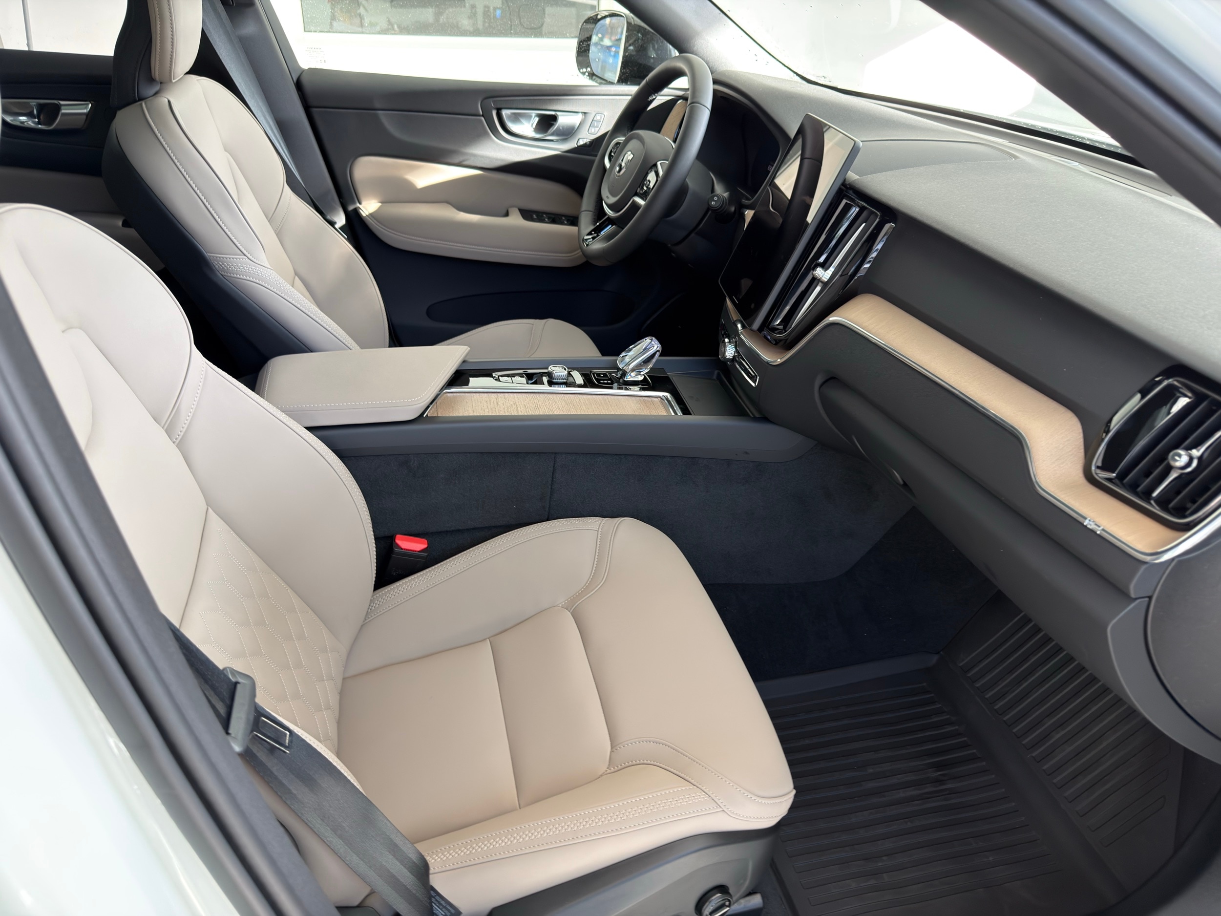 new 2026 Volvo XC60 plug-in hybrid car, priced at $69,285