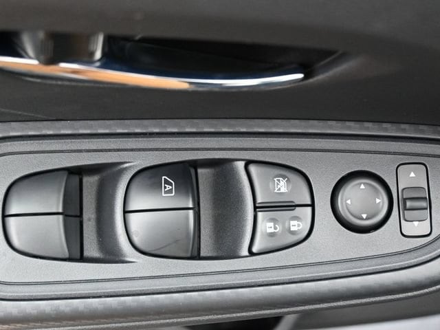 2025 Nissan Versa Sedan SV - Photo 10