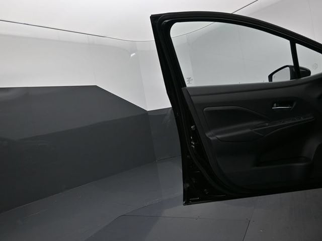 2025 Nissan Versa Sedan SV - Photo 9