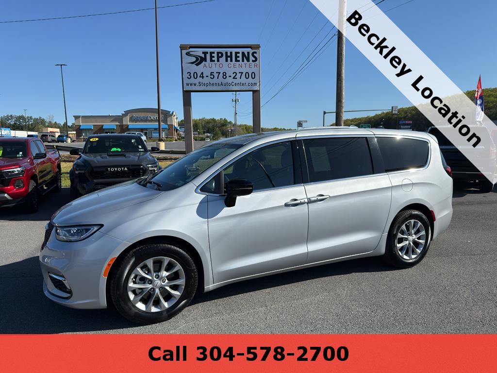 2026 Chrysler Pacifica Limited's photo