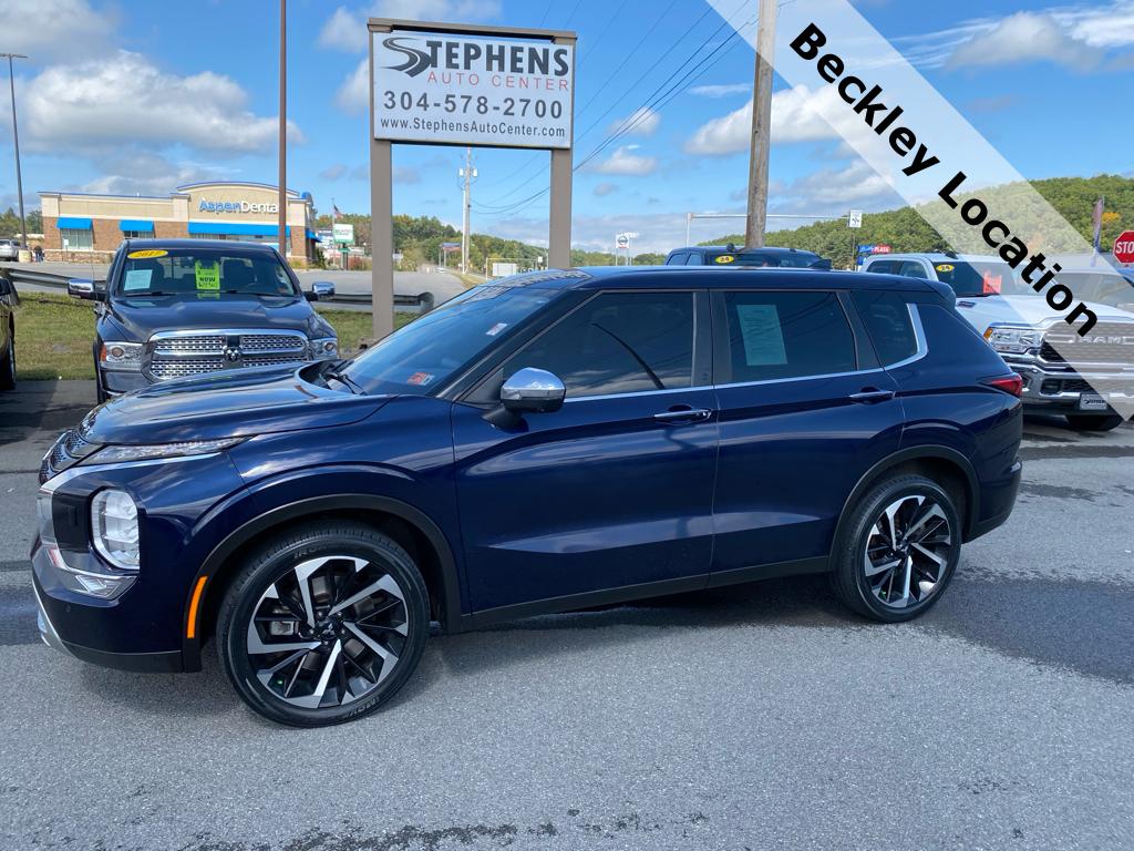 2023 Mitsubishi Outlander SE's photo