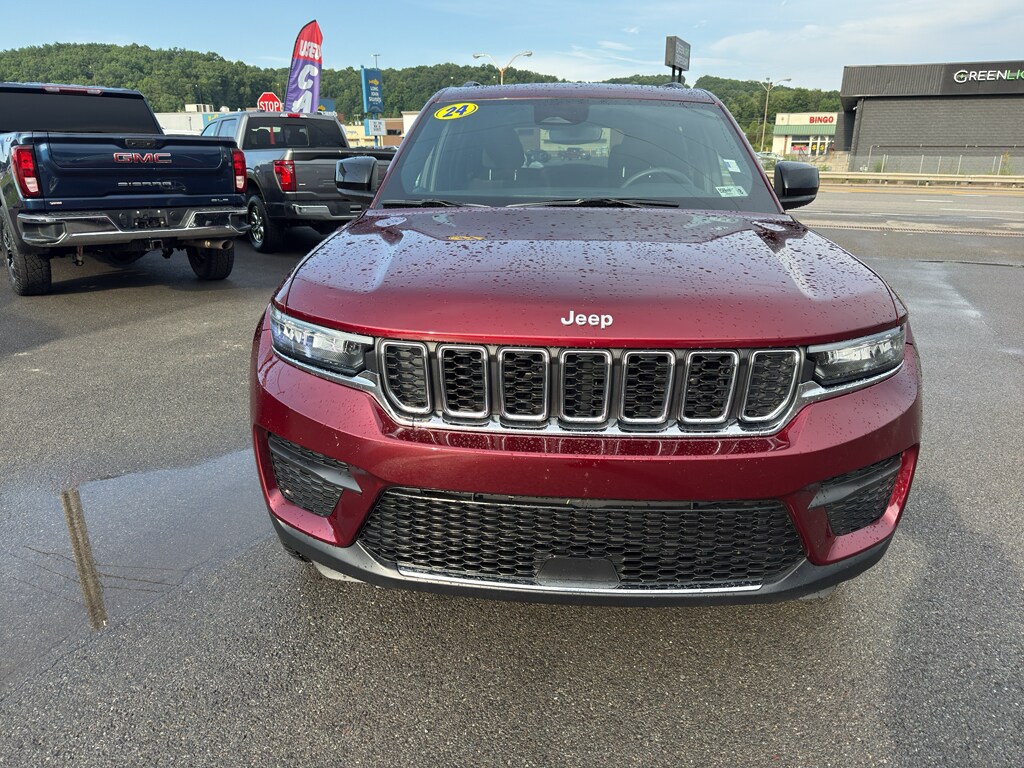 Used 2024 Jeep Grand Cherokee Laredo SUV