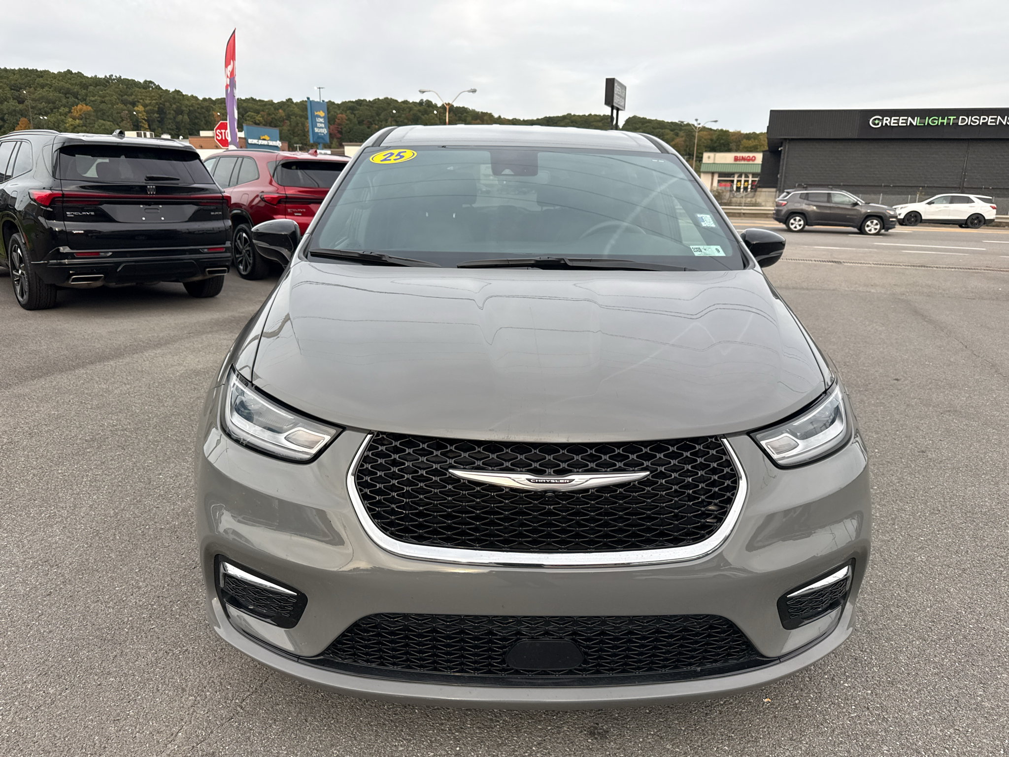 Used 2025 Chrysler Pacifica Select Van Passenger Van