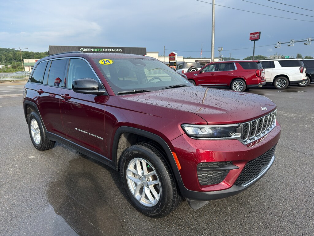 Used 2024 Jeep Grand Cherokee Laredo SUV