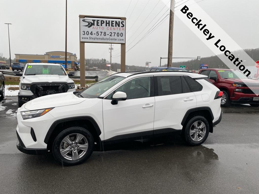 2023 Toyota RAV4 XLE's photo