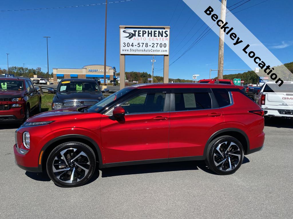 2024 Mitsubishi Outlander SE's photo