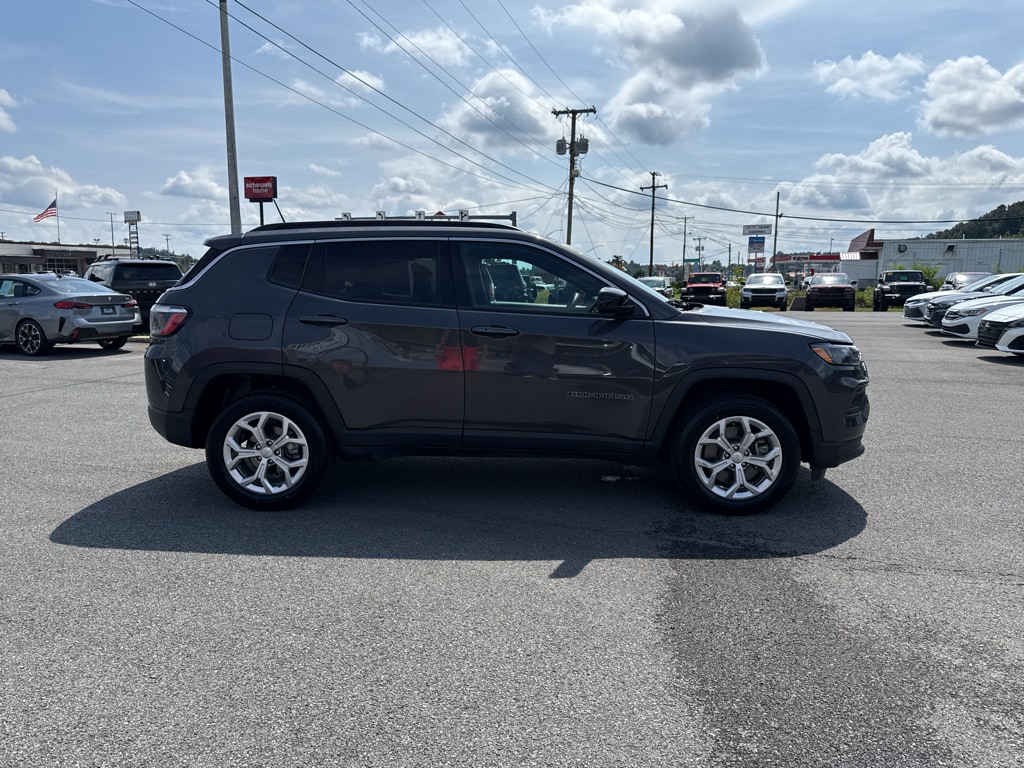 Used 2024 Jeep Compass Latitude SUV
