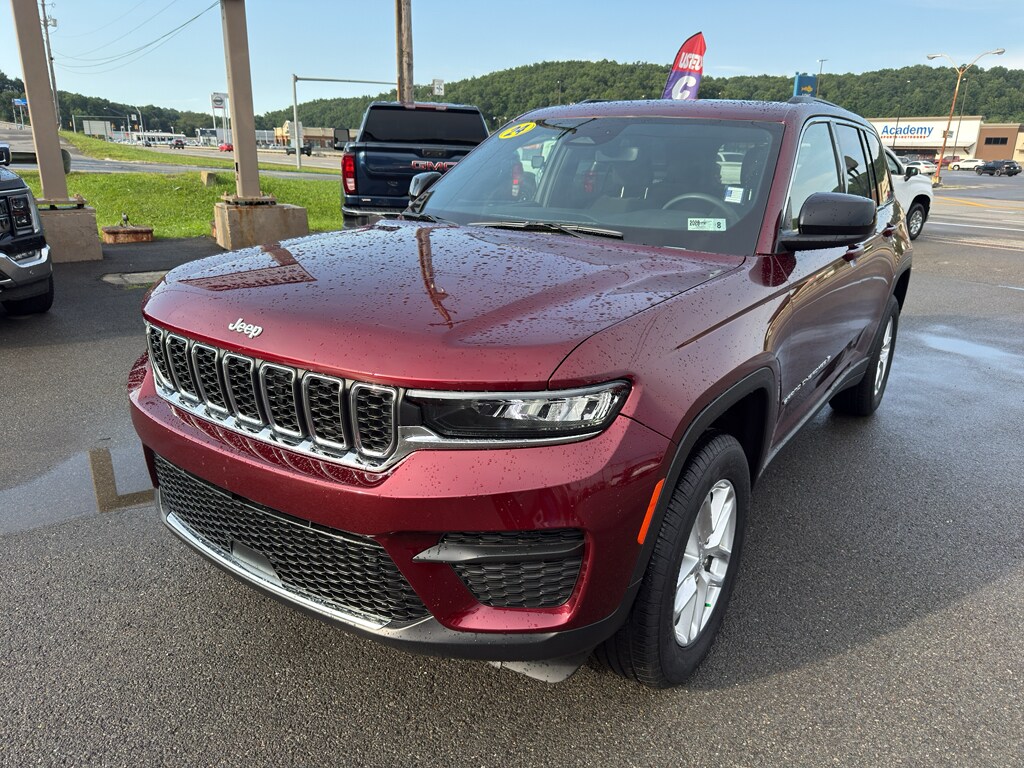 Used 2024 Jeep Grand Cherokee Laredo SUV