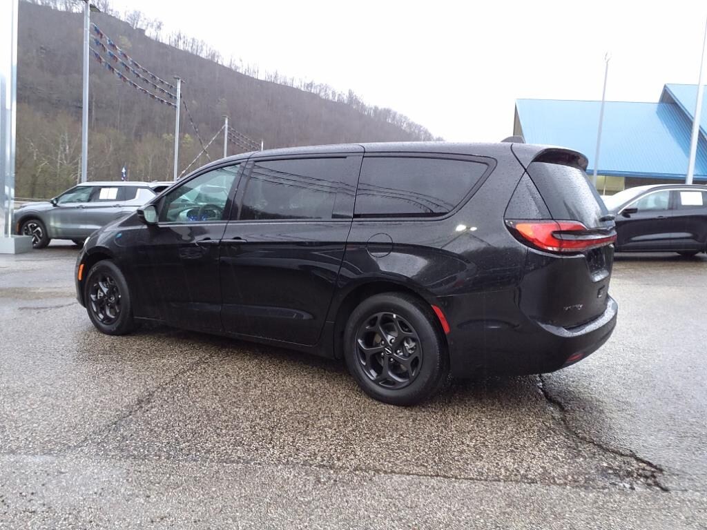 Used 2022 Chrysler Pacifica Hybrid For Sale at Stephens Auto Group of