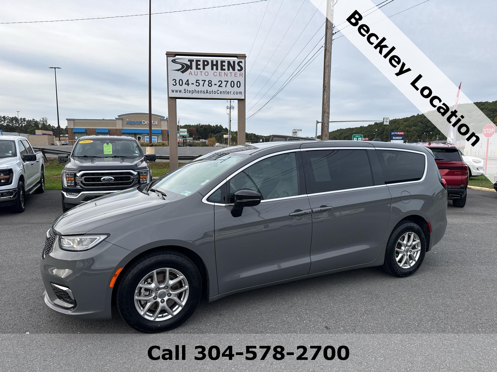 Used 2025 Chrysler Pacifica Select Van Passenger Van