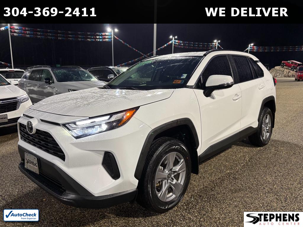 2025 Toyota RAV4 XLE's photo