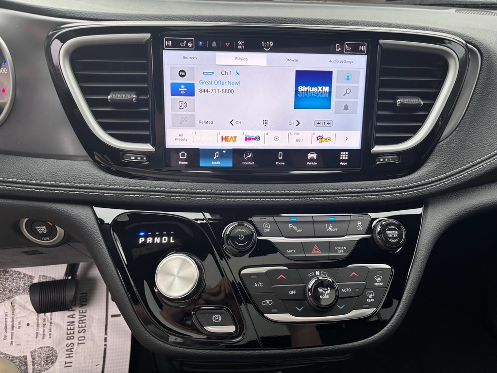 2026 Chrysler Pacifica Select - Photo 17
