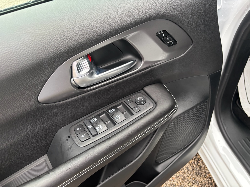 2026 Chrysler Pacifica Select - Photo 12