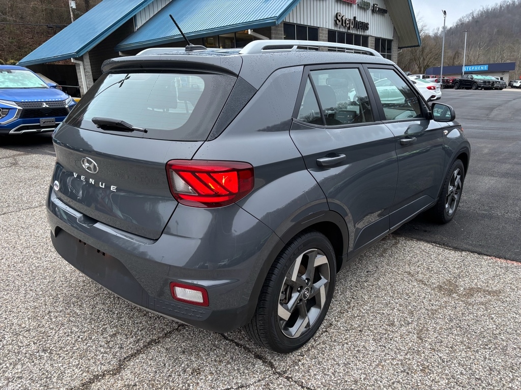 Used 2024 Hyundai Venue SEL SUV