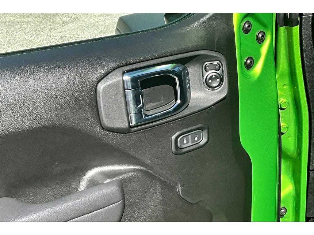 2025 Jeep Wrangler 2-Door Rubicon - Photo 13