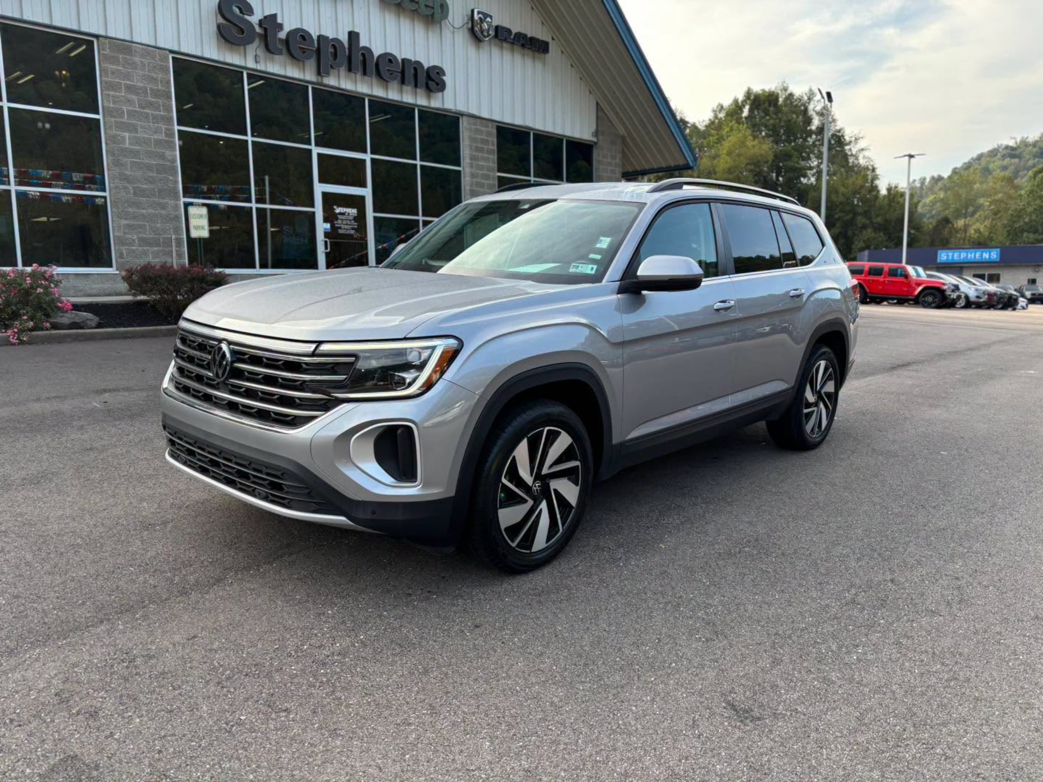 2025 Volkswagen Atlas SE w/Tech