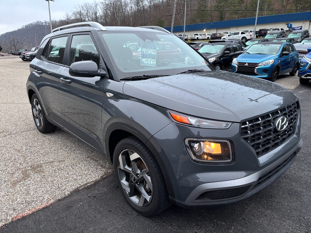Used 2024 Hyundai Venue SEL with VIN KMHRC8A38RU322148 for sale in Danville, WV