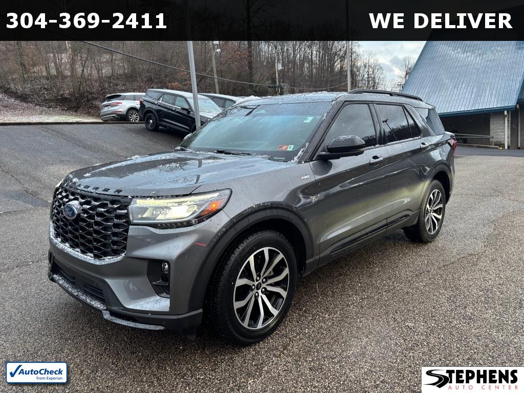 2025 Ford Explorer ST-LINE's photo