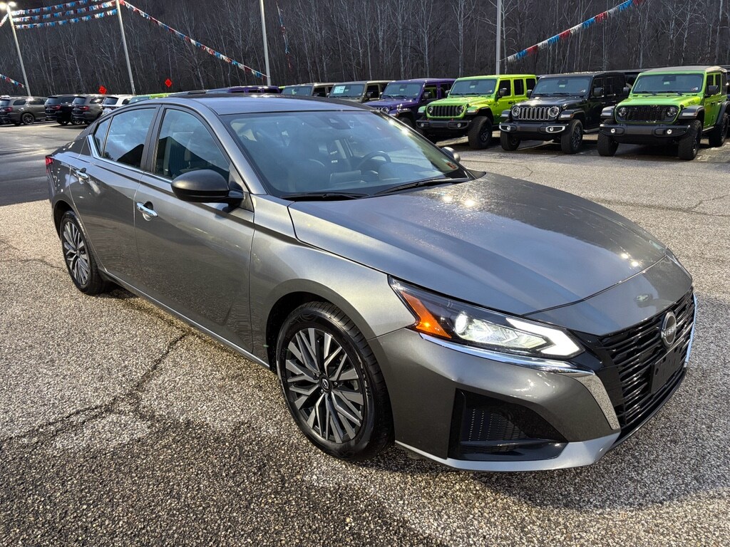 Used 2024 Nissan Altima SV with VIN 1N4BL4DVXRN321255 for sale in Danville, WV