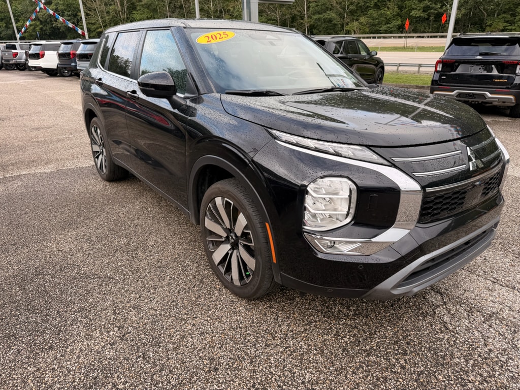 Used 2025 Mitsubishi Outlander SE SUV