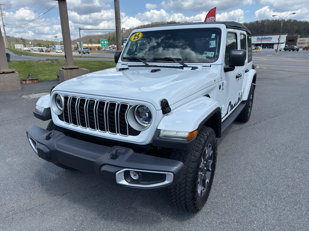 Used 2025 Jeep Wrangler Sahara SUV