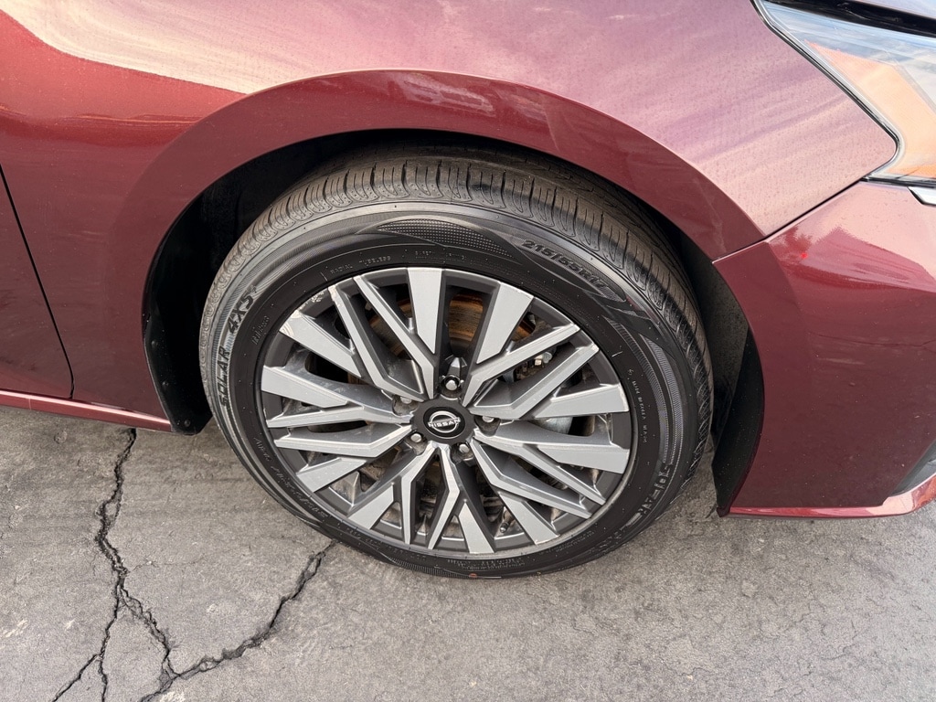 Used 2024 Nissan Altima 2.5 SV Sedan
