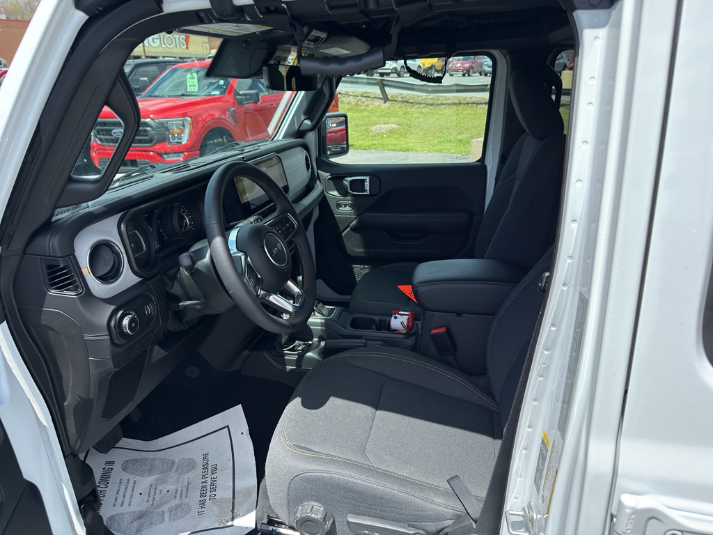 2025 Jeep Wrangler 4-Door Sahara - Photo 10