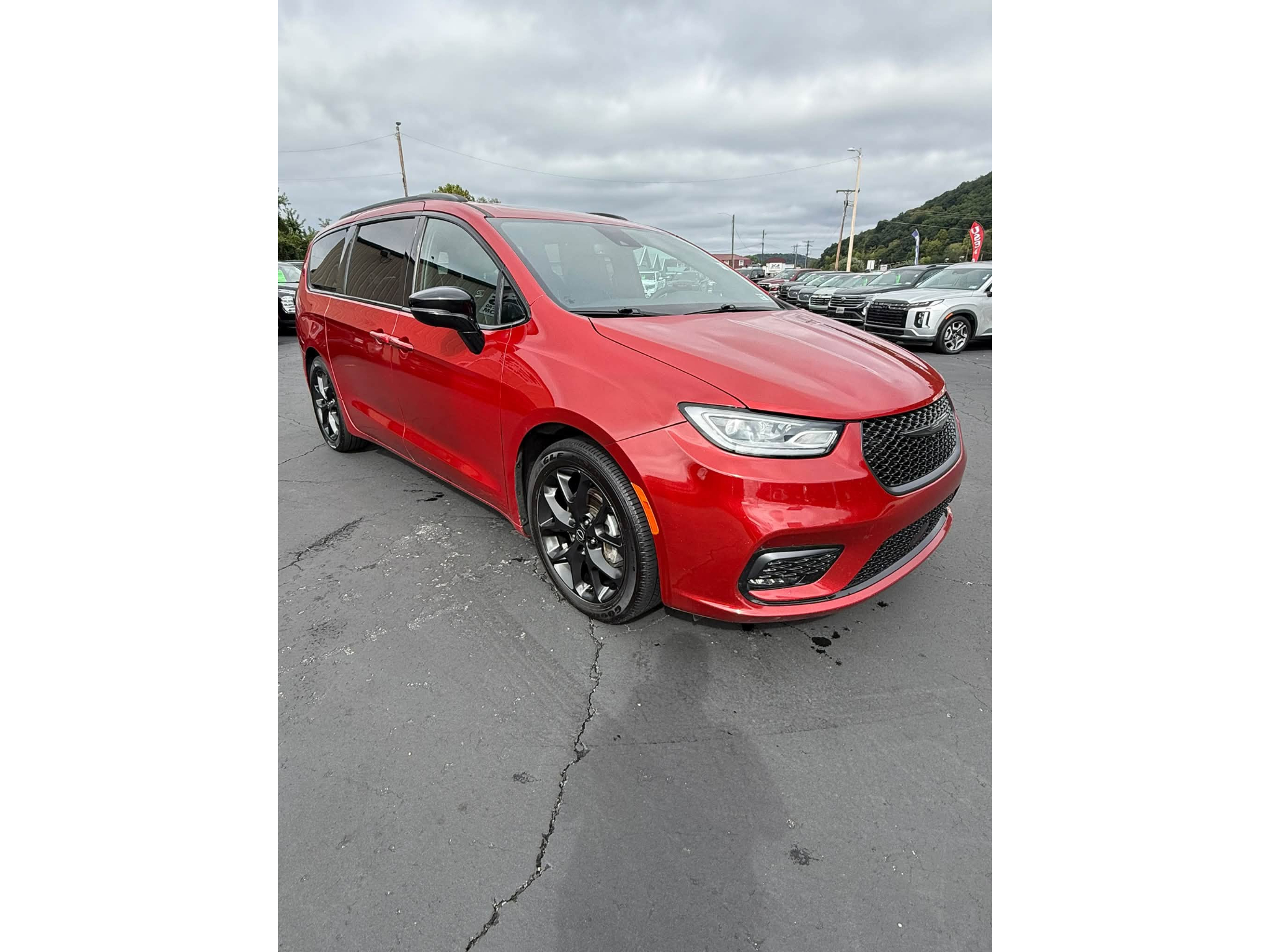 Used 2025 Chrysler Pacifica Limited Van Passenger Van