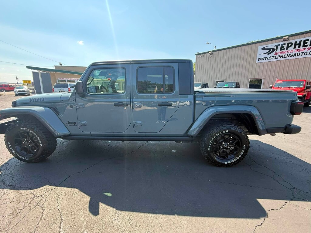 Used 2024 Jeep Gladiator Sport Truck Crew Cab