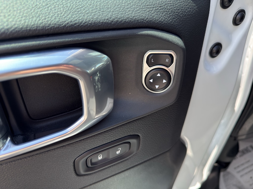 2025 Jeep Wrangler 4-Door Sahara - Photo 11