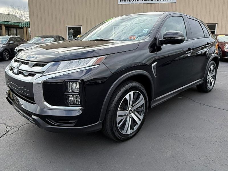 2024 Mitsubishi Outlander Sport SE's photo