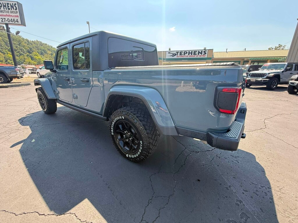 Used 2024 Jeep Gladiator Sport Truck Crew Cab