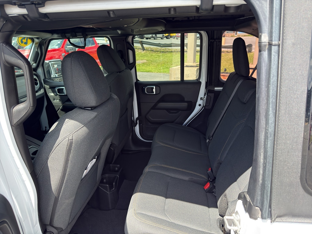 2025 Jeep Wrangler 4-Door Sahara - Photo 9
