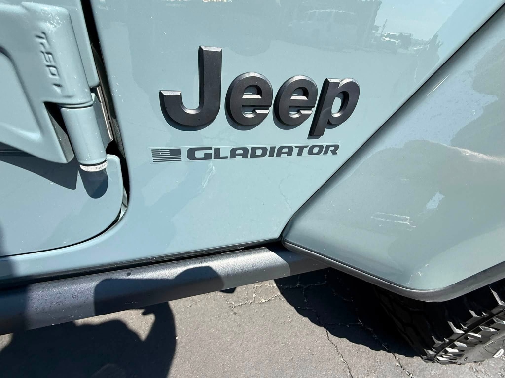 Used 2024 Jeep Gladiator Sport Truck Crew Cab